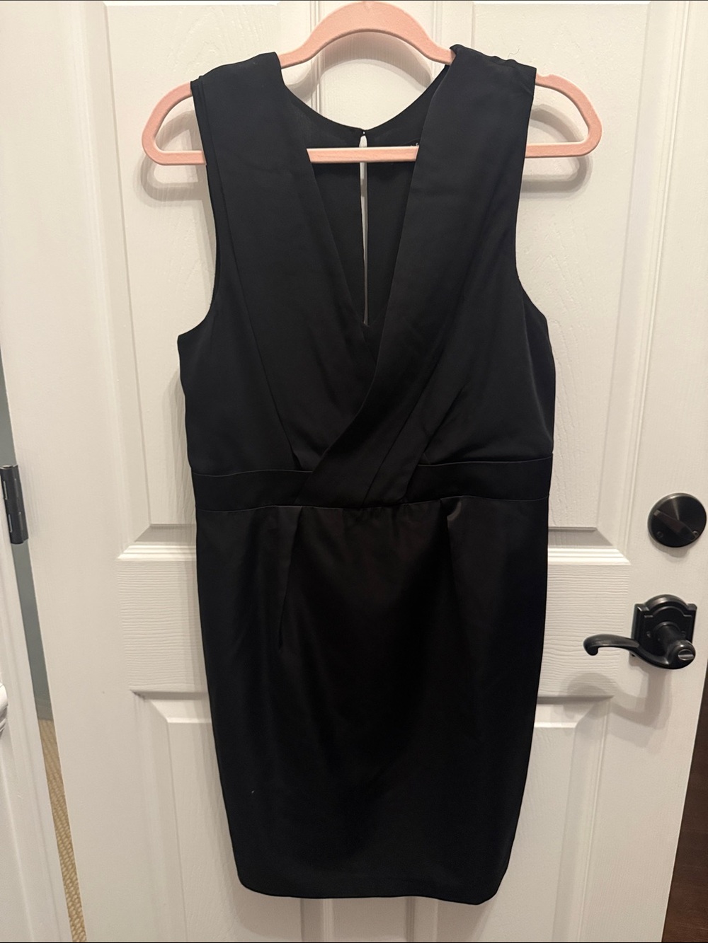 Elegant Black Sleeveless V-Neck Mini Dress
